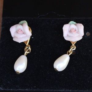 Rose studded earring with tear drop faux pearl